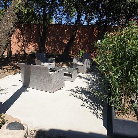 Location Independante Au Coeur Des Alpilles Pour 2 Personnes Avec Jacuzzi Βίλα Aureille Εξωτερικό φωτογραφία