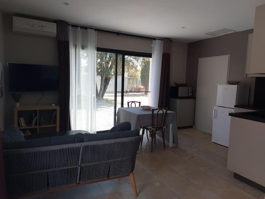 Location Independante Au Coeur Des Alpilles Pour 2 Personnes Avec Jacuzzi Βίλα Aureille Εξωτερικό φωτογραφία