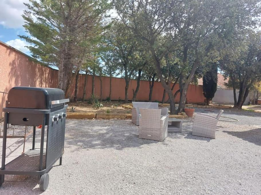 Location Independante Au Coeur Des Alpilles Pour 2 Personnes Avec Jacuzzi Βίλα Aureille Εξωτερικό φωτογραφία